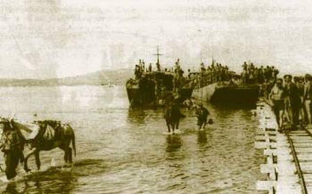 Γερμανικές δυνάμεις αποβιβάζονται στην Κεφαλονιά