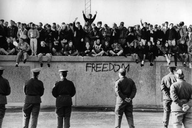9 Νοεμβρίου 1989: Η μέρα που έπεσε το Τείχος 9 Νοεμβρίου 1989: Η μέρα που έπεσε το Τείχος